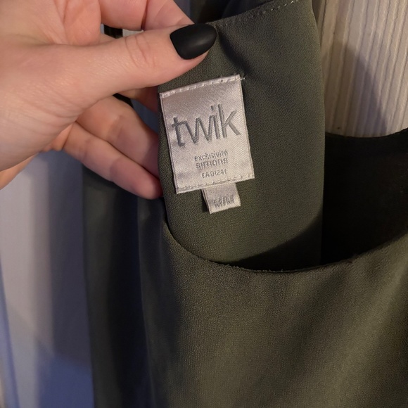 Medium Green Twik Tank Top - Picture 4 of 4